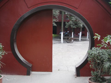 Round Door